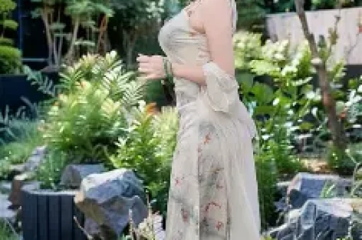 娱乐圈一日三爆瓜！同居、人设翻车、被滞留海外个个戳中眼球